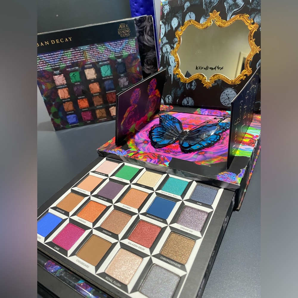 Urban decay through the looking glass pallet